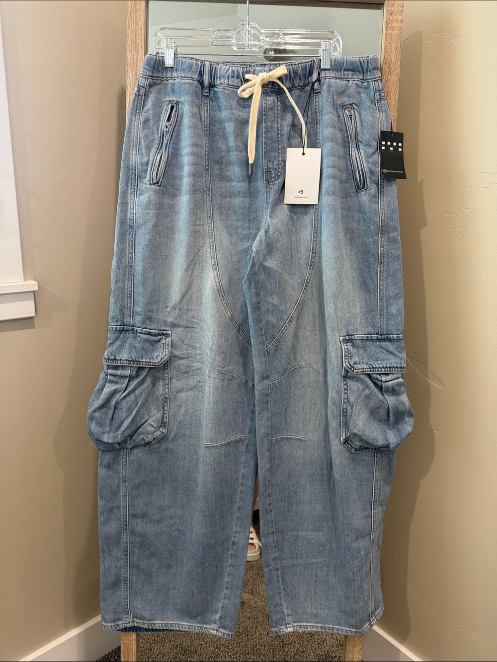 Hidden high rise barrel Jean